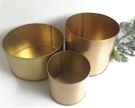 Round Gold Containers 